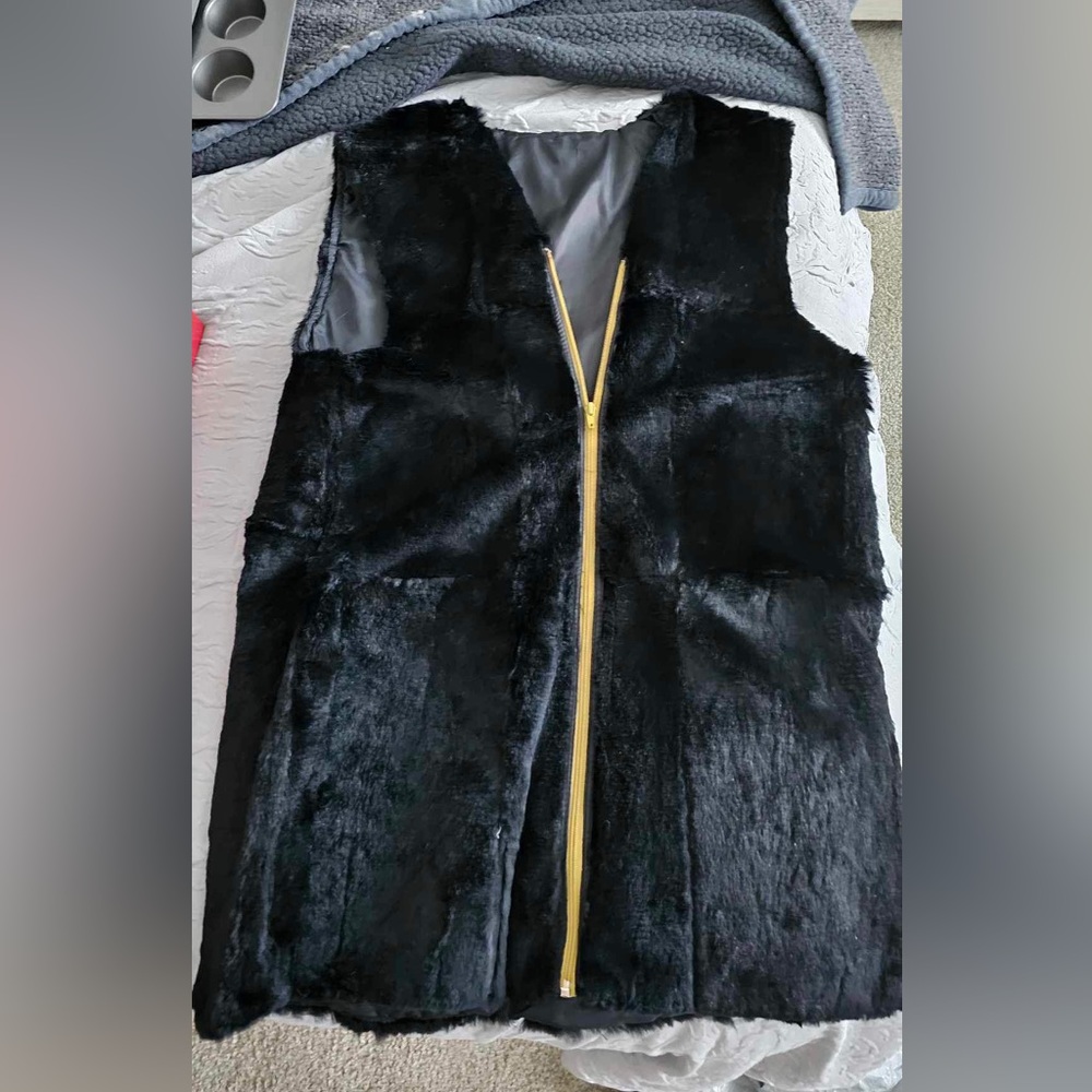 Black Faux fur vest - Size Large